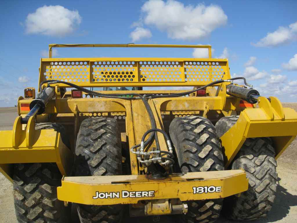 John Dere 1810E Scraper